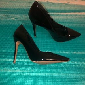 Black pointed toe heels.